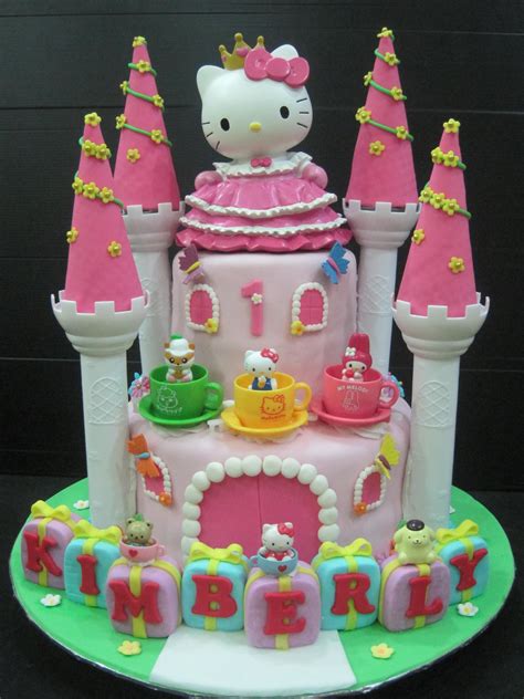 Hello Kitty Cake