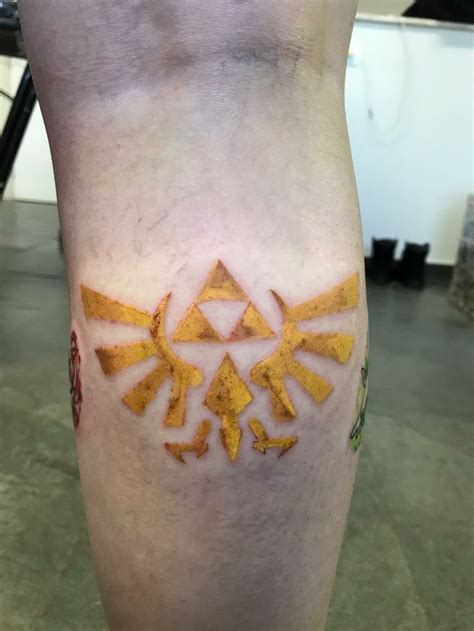 Zelda crest Hylia Hyrule Tattoo | Zelda tattoo, Tattoos, Leaf tattoos