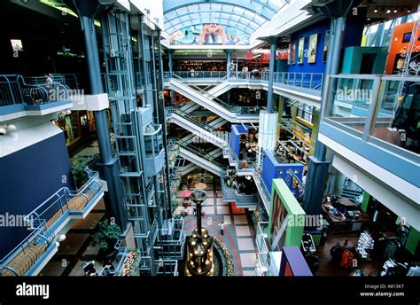 Canada, Québec, Montréal, ville souterraine, Montréal Trust shopping mall Banque D'Images, Photo ...