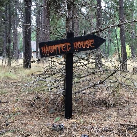 Haunted House Halloween Lawn Ornament Sign - Cedar Wood Holiday Decor ...