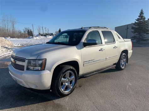 Chevrolet Avalanche LTZ white Diamond | Cars & Trucks | Winnipeg | Kijiji