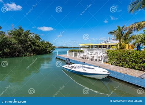 Driving through the Florida Keys Editorial Photography - Image of island, islamorada: 122972792