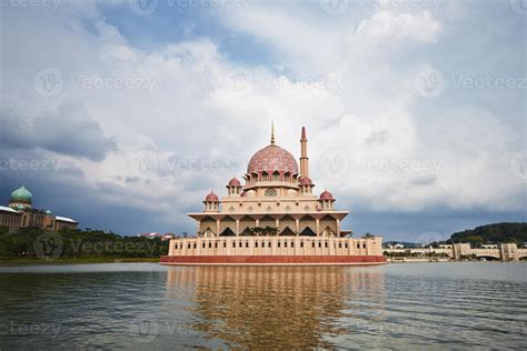 Putra mosque 793479 Stock Photo at Vecteezy