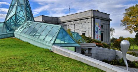 Central Pavilion of Fine Arts Museum in Québec City, Canada - Encircle Photos