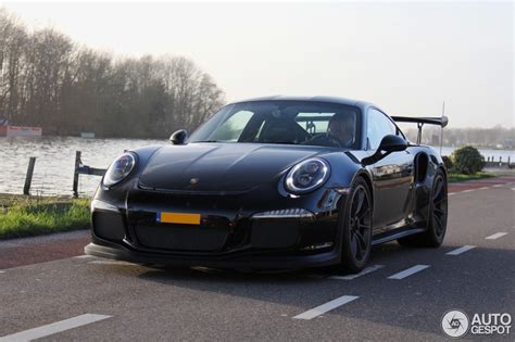 Black Porsche 911 GT3 RS Looks Rather Serious