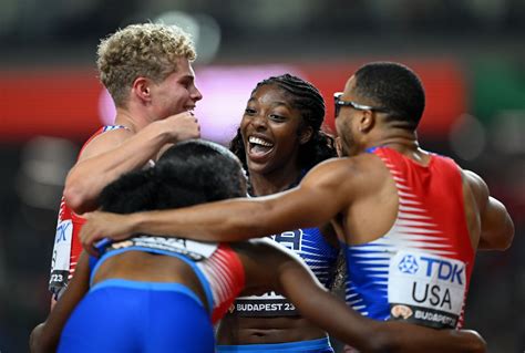 Team USA sets 4x400m mixed relay world record at the 2023 World ...