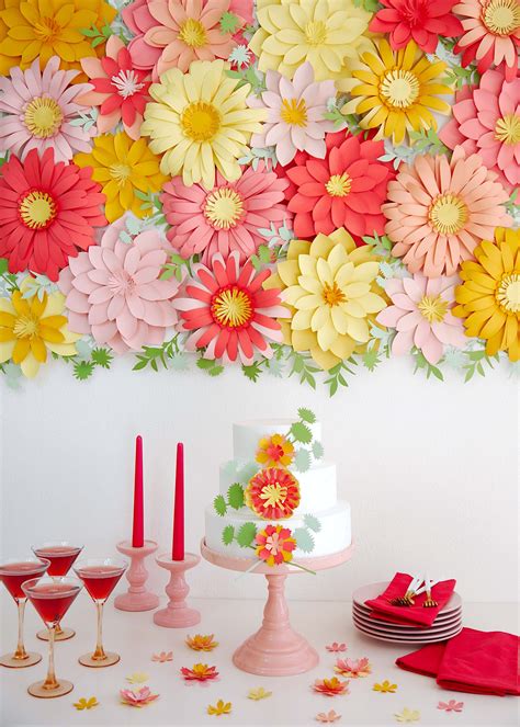 Make This DIY Floral Backdrop! / Sizzix Blog - The Start of Something You® | Paper flowers diy ...