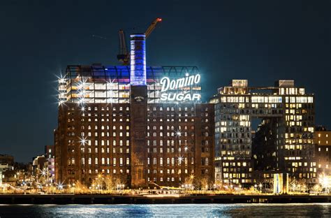 The Massive ‘Domino Sugar’ Sign Lights Up the Williamsburg Skyline Once ...