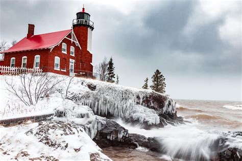 25 awe-inspiring photos of Michigan lighthouses in winter | MLive.com | Lighthouse photos ...