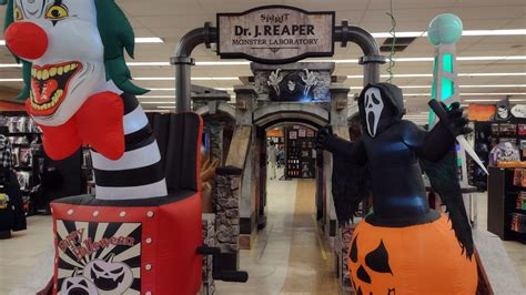 Spirit Halloween brings holiday spirit to empty storefronts - The Daily Universe
