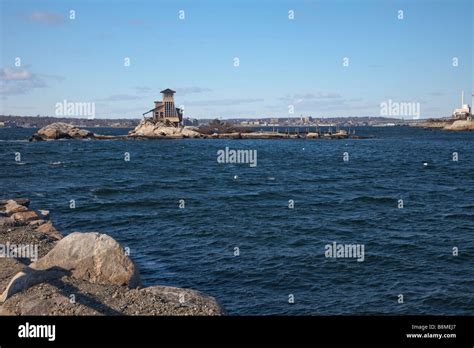 Light house in the harbor on the rock foundation Stock Photo - Alamy