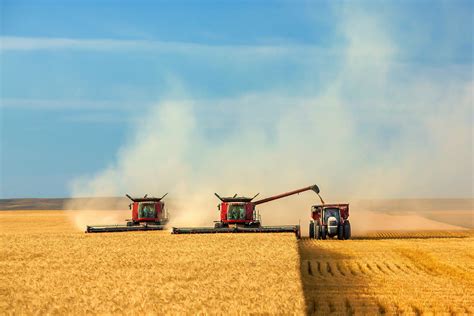 Farm Equipment Working Together | Two combines (and the farm… | Flickr