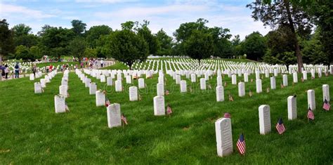 Veterans Cemetery on Memorial Day Editorial Photography - Image of ...