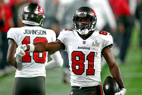 Tampa Bay Buccaneers: Three reasons not to re-sign Antonio Brown