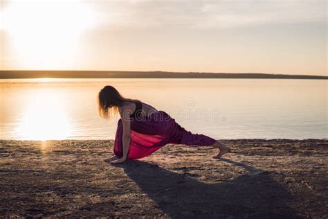 Silhouette Yoga Woman on the Beach at Sunset. Stock Photo - Image of balance, pray: 118285264