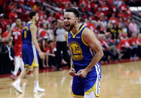 NBA Playoff: i Warriors espugnano il Toyota Center e volano in finale