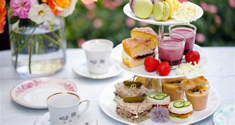 english-tea-time-etagere-sandwiches - Genusswelt