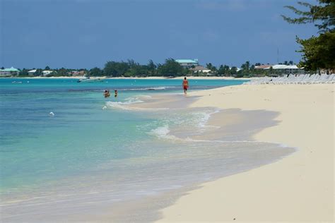 7 Mile Beach Grand Cayman - Worldwide Destination Photography & Insights