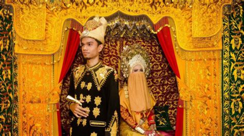 Muzammil Hasballah Pajang Lagi Foto Nikah, Netizen Baper