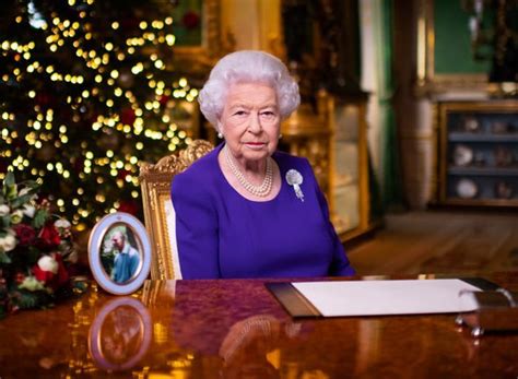 Queen Elizabeth II news: Christmas speech without traditional photo of ...