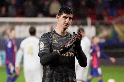 Martinez supports Courtois on being "best goalkeeper in the world"