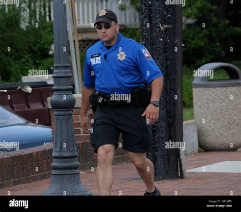 Police officer on foot patrol Stock Photo - Alamy