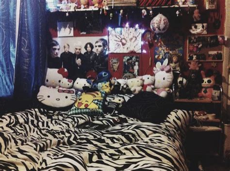 Teenage bedroom | Grunge room, Punk room, Chill room