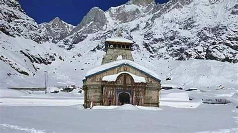 Uttarakhand: Kedarnath Temple turns white after heavy snowfall in Rudraprayag | Uttarakhand News ...