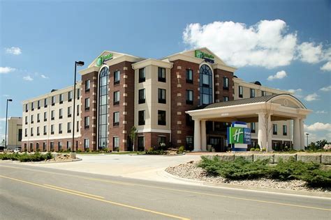 HOLIDAY INN EXPRESS & SUITES MARION, AN IHG HOTEL $119 ($̶1̶6̶3̶ ...