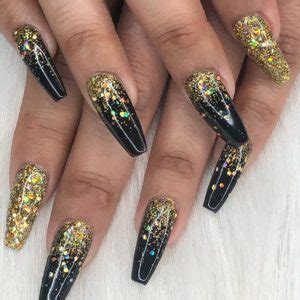 [UPDATED] 60+ Elegant Gold and Black Nails