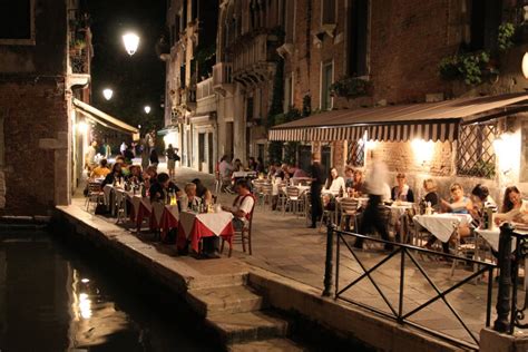 The Best Romantic Restaurants In Venice, Italy