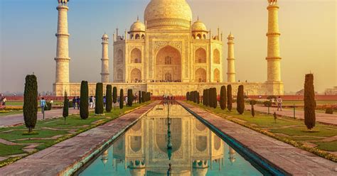 Taj Mahal y Agra: tour privado al amanecer desde Delhi | GetYourGuide