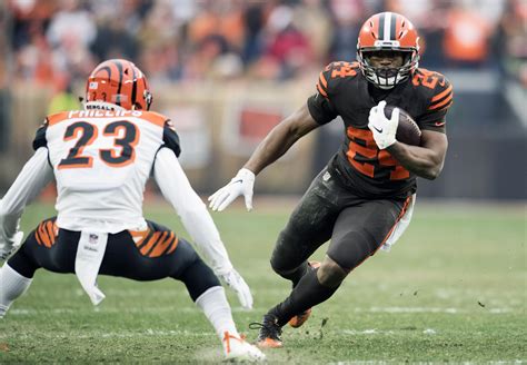 Nick Chubb is the best running back in the NFL, so why does he never ...