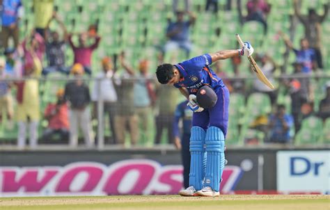 Shubman Gill takes a bow after reaching his hundred | ESPNcricinfo.com