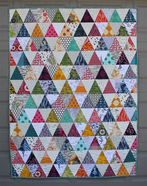 Teaginny Designs: Scrappy Triangle Quilt