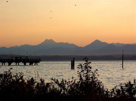 Edmonds waterfront | Favorite places, Places to go, Olympic mountains