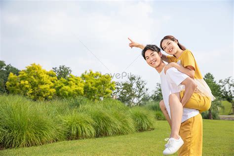 Young Couple Outdoor Outing Picture And HD Photos | Free Download On Lovepik