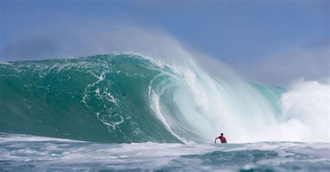 Searching for big waves on Oahu’s North Shore