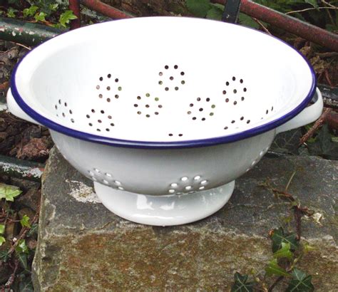 24cm White Enamel Collander finished with Blue Trim stands approx 12cm ...