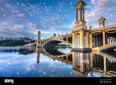 Seri Gemilang Bridge, Putrajaya Stock Photo - Alamy