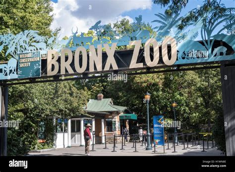 Bronx zoo entrance hi-res stock photography and images - Alamy