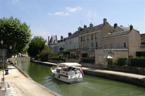 Greenway of canal de Briare - Montargis | Rogny-les-sept-écluses - The Scandibérique EuroVelo 3