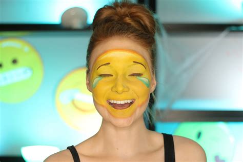 Halloween Makeup Ideas - Emojis Halloween Costume - Halloween Costumes | Teen Vogue