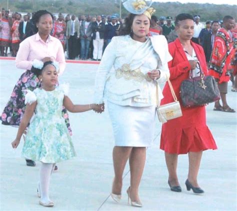 King Mswati wives and their beautiful children (see pictures) - Reny styles