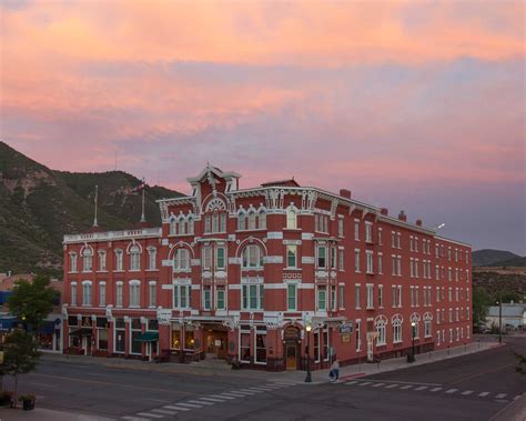 50 of the Most Historic Hotels In America | Historic hotels, Colorado travel, Vacation