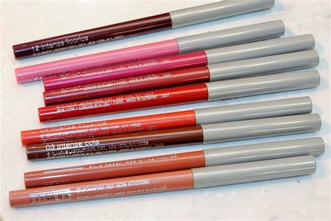 Clinique Quickliner for Lips Intense Swatches - Really Ree