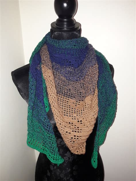 Shawl "Butterfly" Crochet Pattern - Photos and pictures