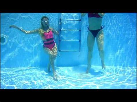 UNDERWATER 2 girls contest Breath hold - YouTube