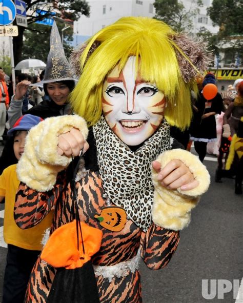 Photo: Thousands Particiate in Japanese Halloween Parade ...