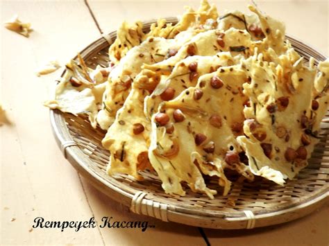 Julia Homemade: Rempeyek Kacang Dan Ikan Bilis